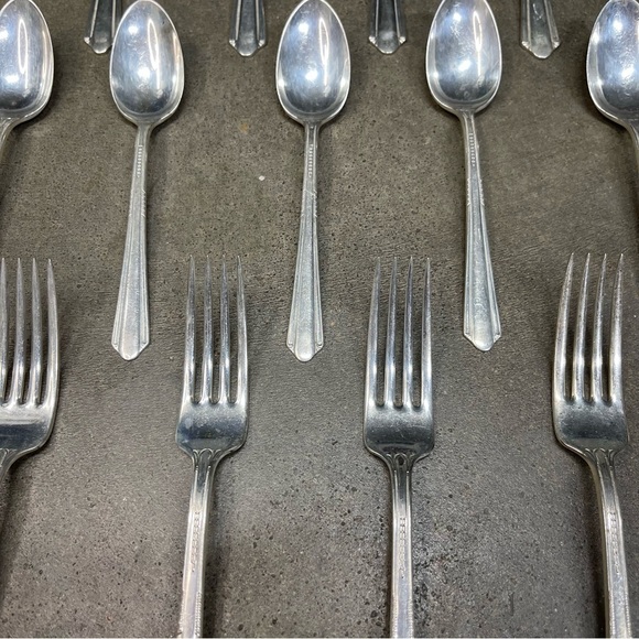 Vintage 1939 Holmes & Edwards Silverplate Inlaid Flatware Set Art Deco - Picture 5 of 11